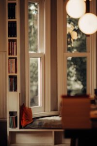 Tips for Creating a Cozy Reading Nook in Small Spaces